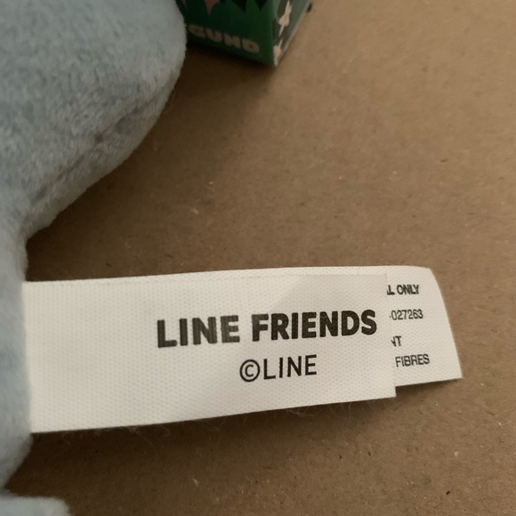 Kawaii Line Friends Brown Bear dressed as a Seal Mini Mystery Collectible Plush - Picture 5 of 13